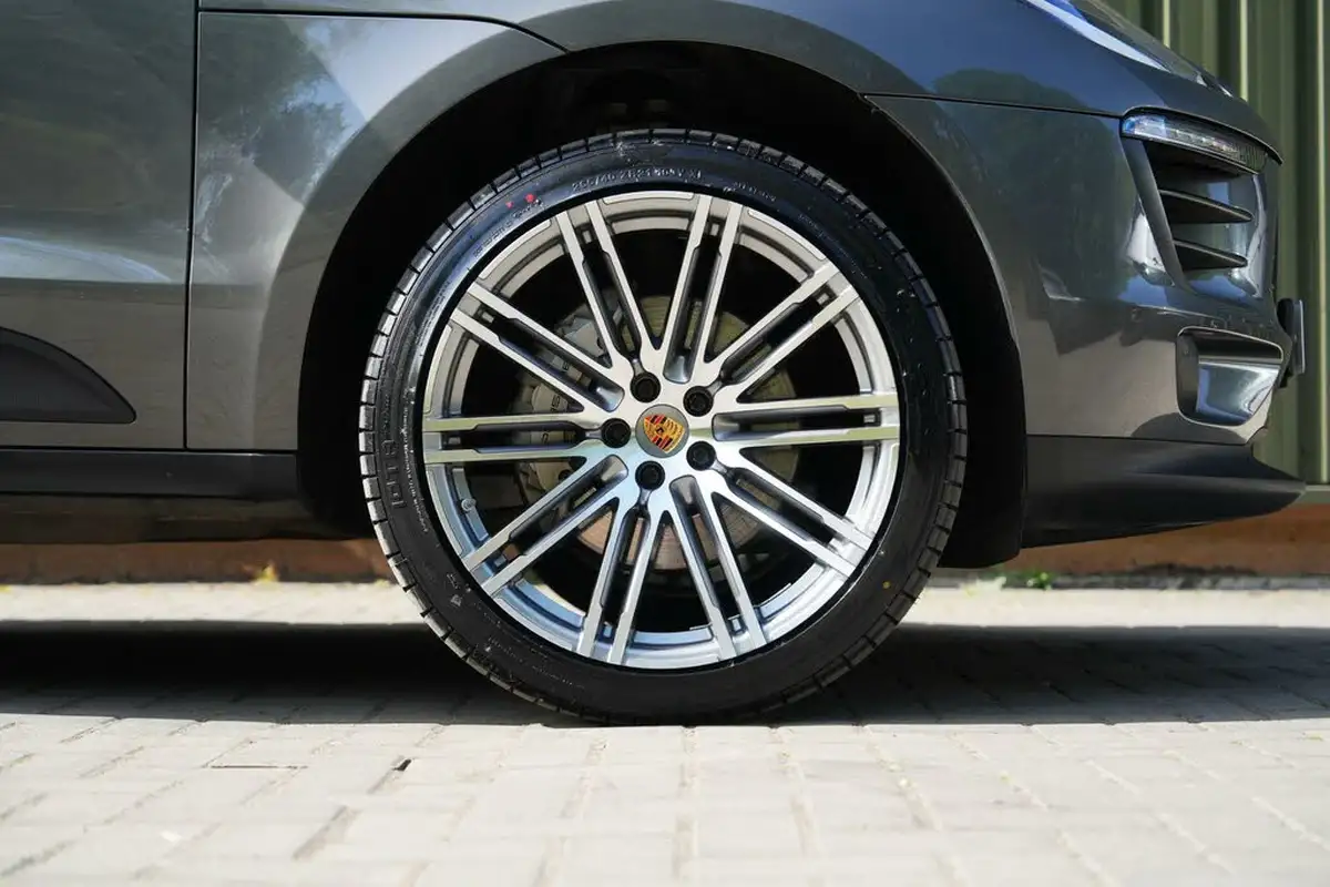 2018-porsche-macan-30td-s-big-8