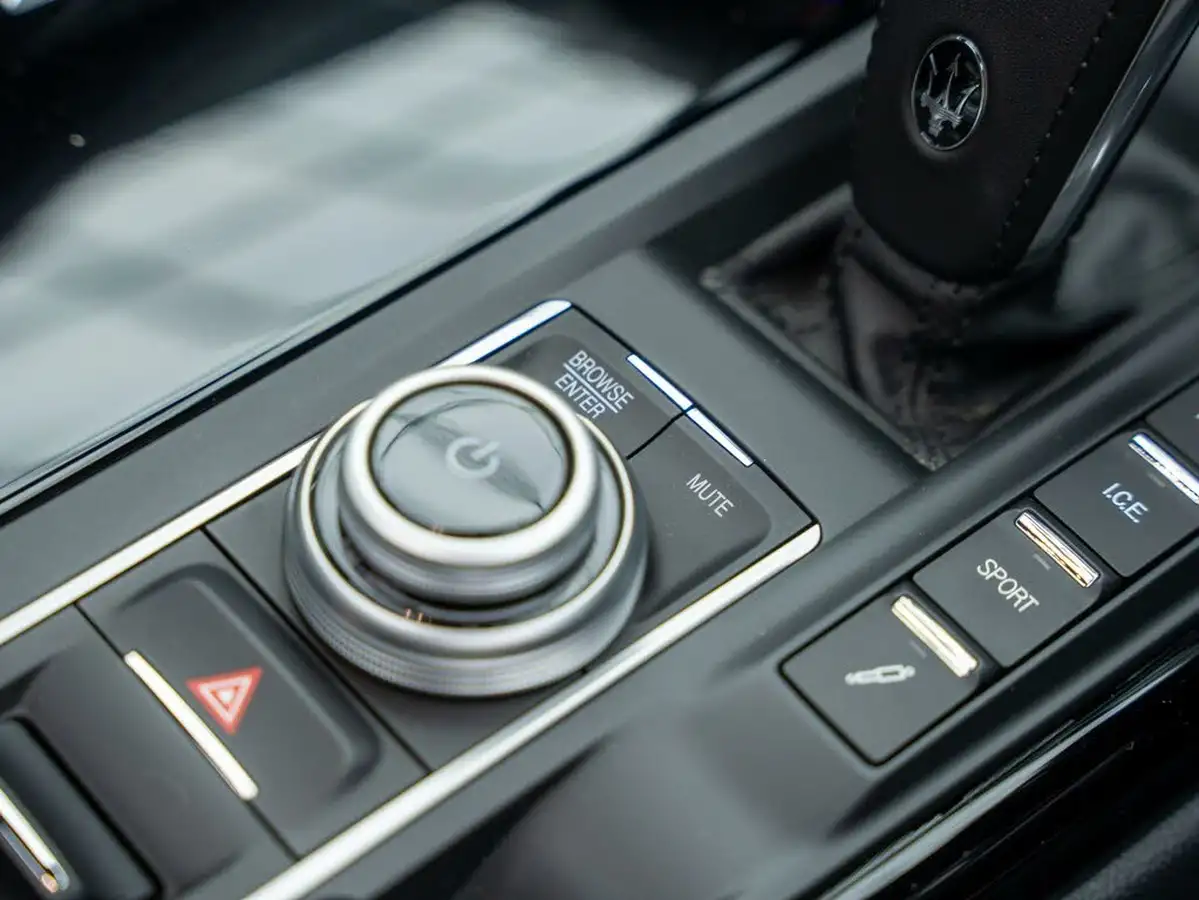 2021-maserati-levante-30-big-21
