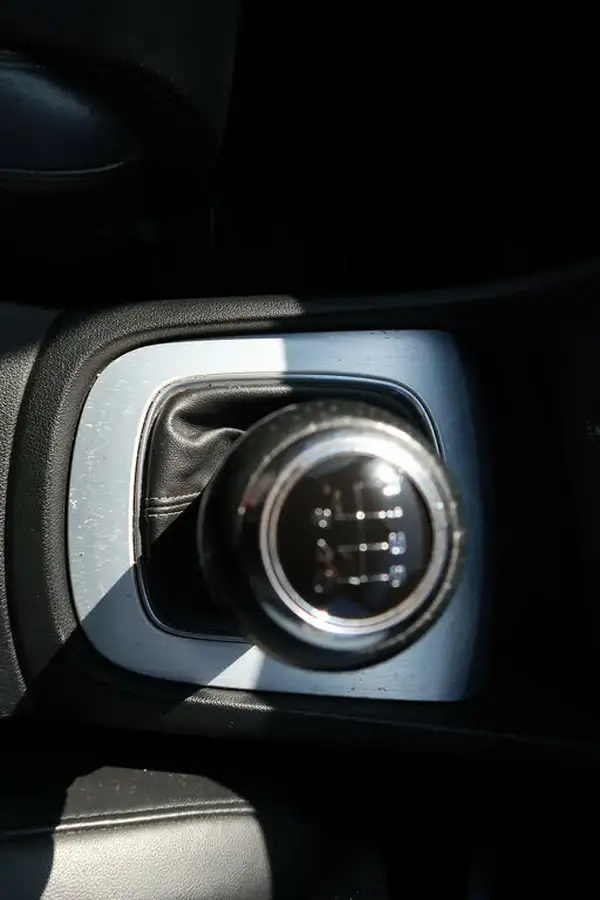 2012-audi-q3-20td-s-line-140ps-big-36