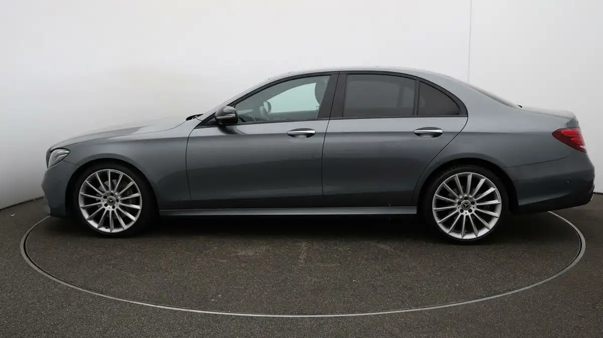 2020-mercedes-benz-e-class-20d-e300d-amg-line-edition-premium-plus-saloon-4d-big-65