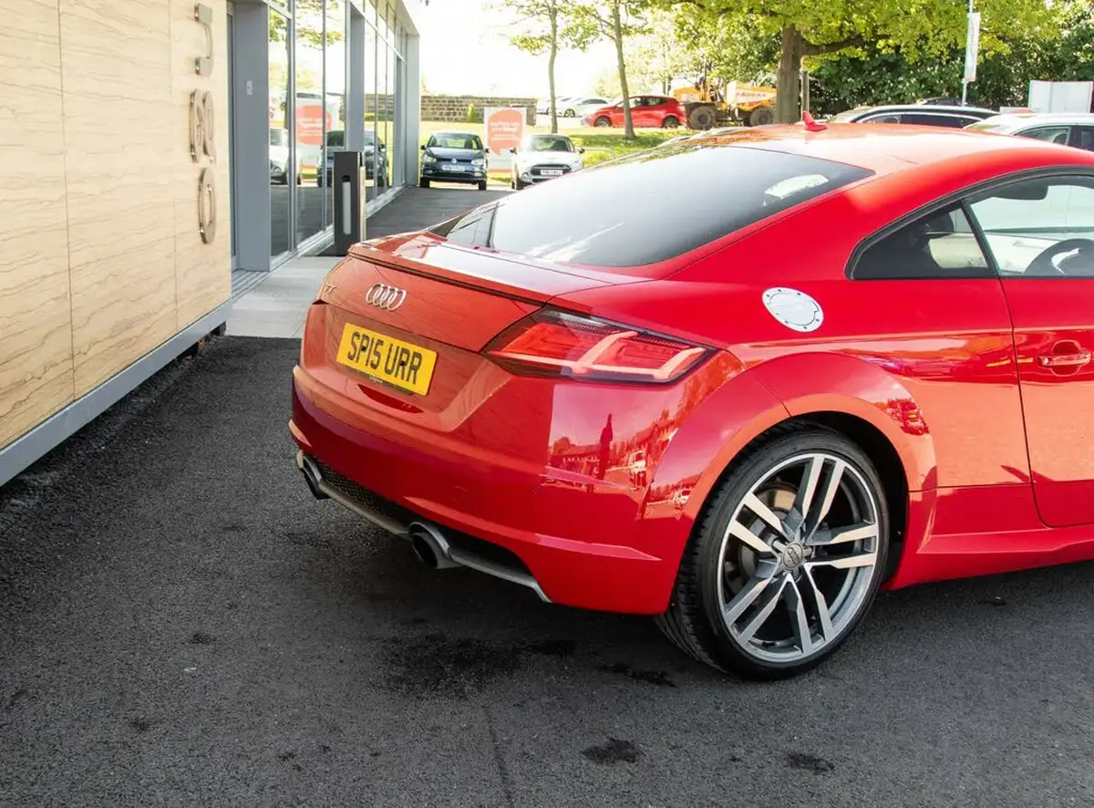 2015-audi-tt-coupe-20-tfsi-s-line-big-8