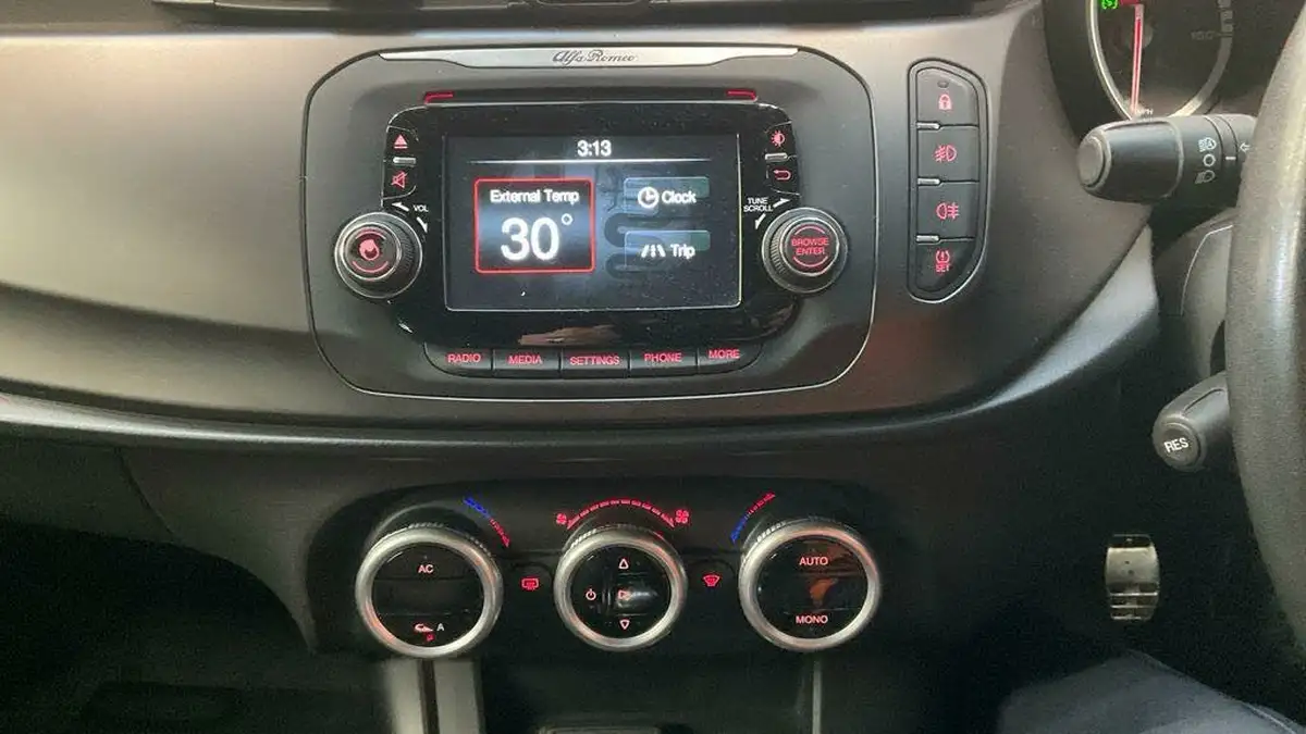 2014-alfa-romeo-giulietta-20td-exclusive-big-3