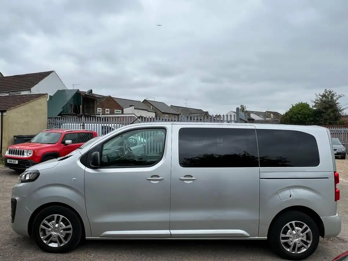 2019-citroen-spacetourer-15bluehdi-business-m-big-15