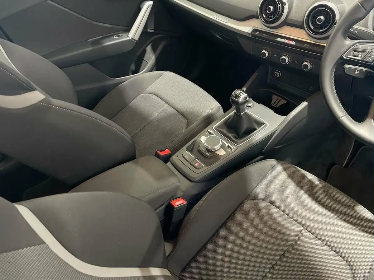 2022-audi-q2-10-30-tfsi-sport-big-12