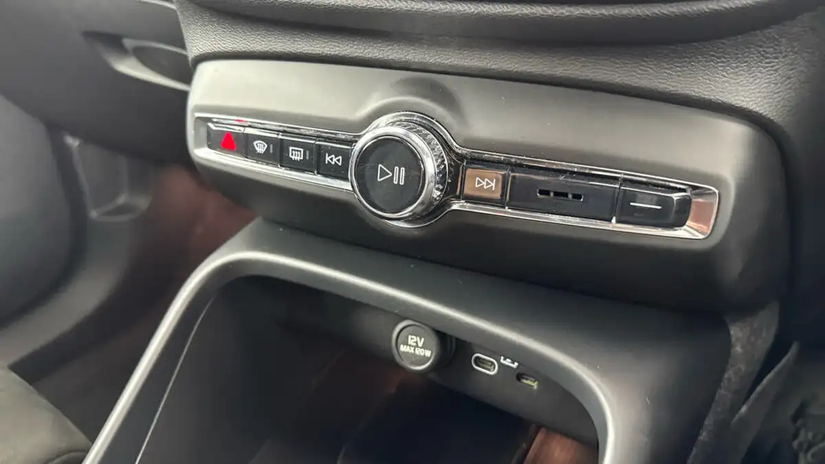 2022-volvo-c40-e-twin-recharge-pro-big-17