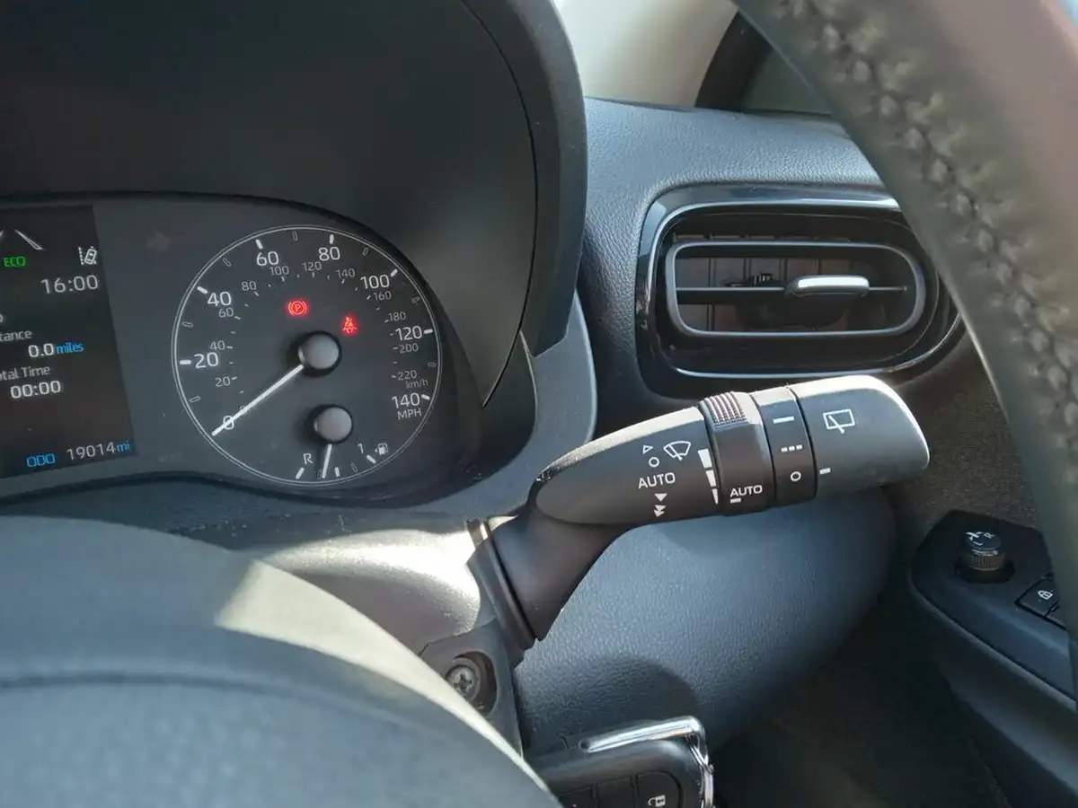 2021-toyota-yaris-15-vvt-i-icon-114bhp-hybrid-1490cc-e-cvt-big-31