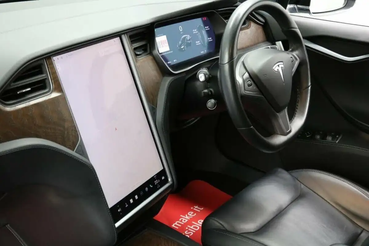 2020-tesla-model-s-e-long-range-big-35