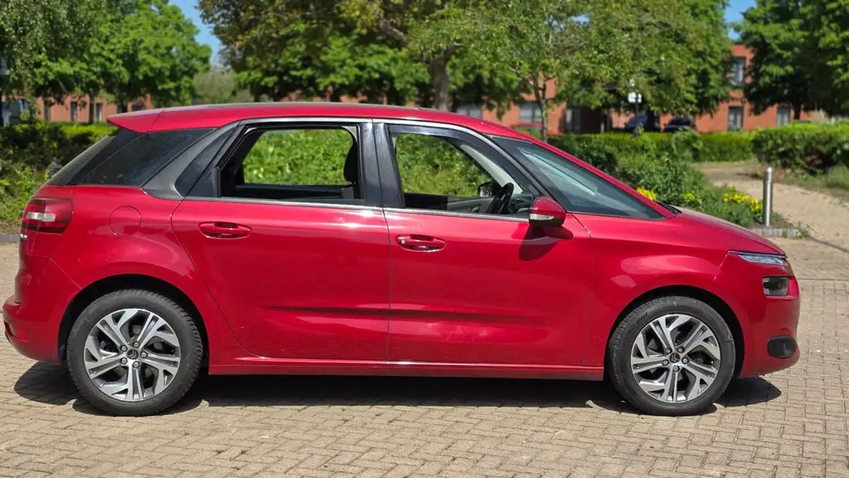 2015-citroen-c4-picasso-16bluehdi-selection-big-7