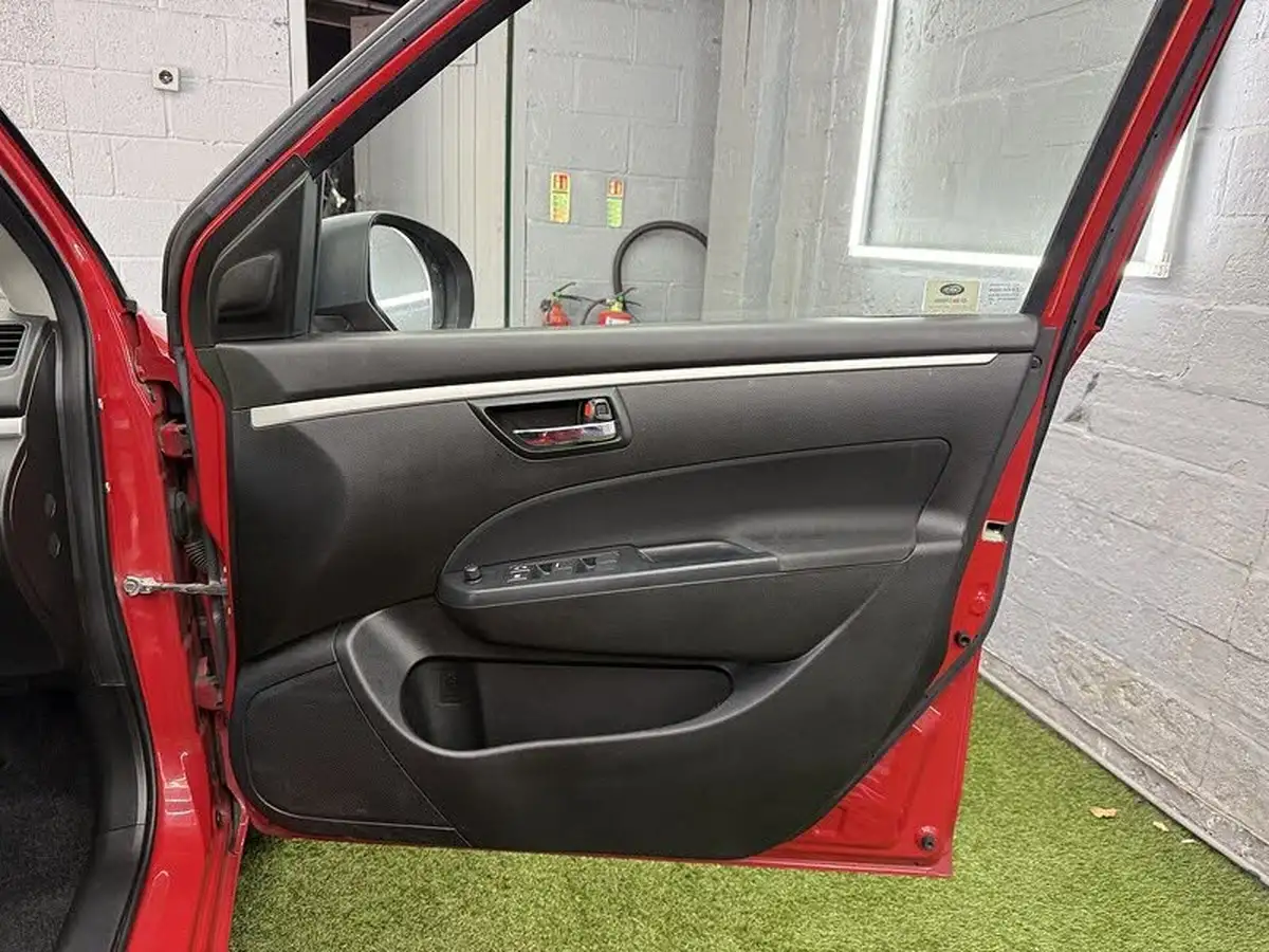 2014-suzuki-swift-12-sz4-94ps-nav-5d-big-24