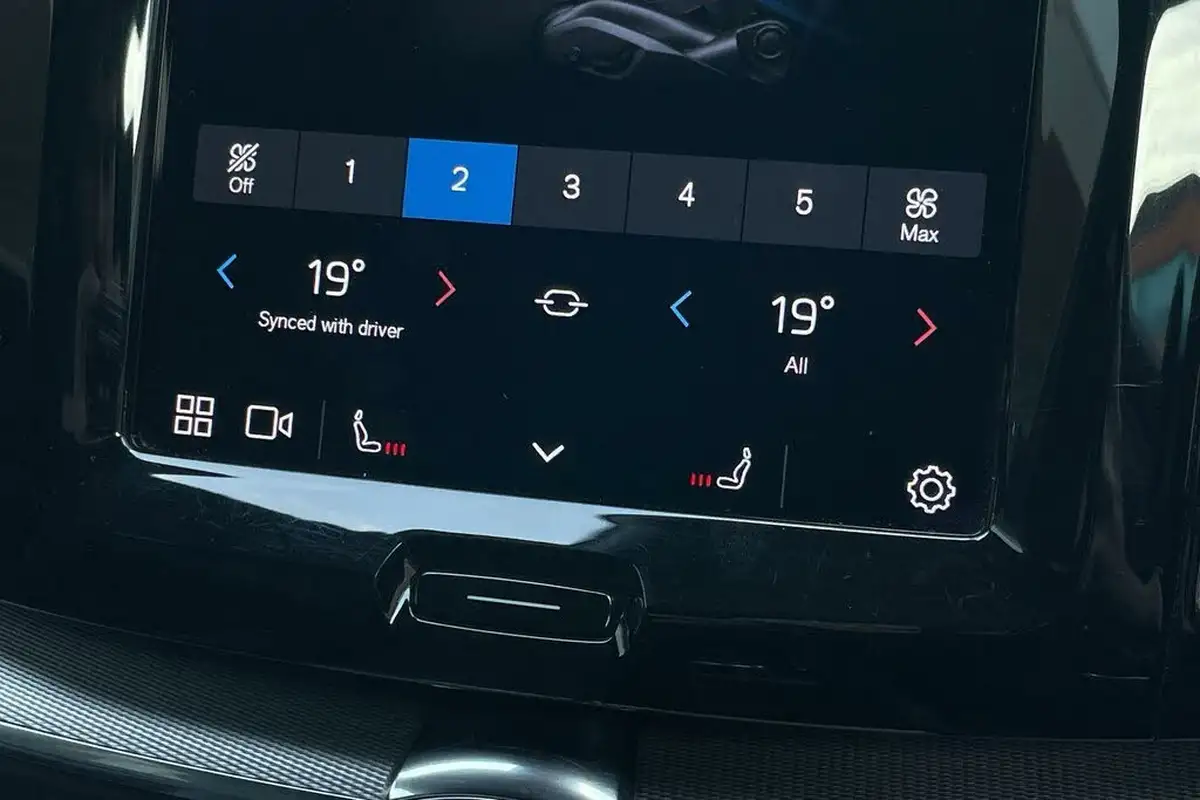 2021-volvo-xc60-20td-b4-r-design-awd-big-38