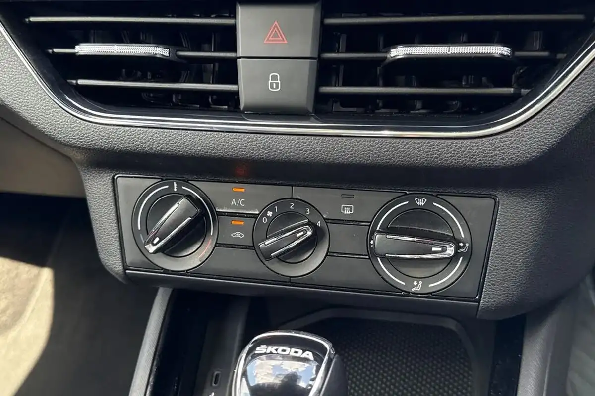 2021-skoda-kamiq-15-tsi-monte-carlo-dsg-big-18