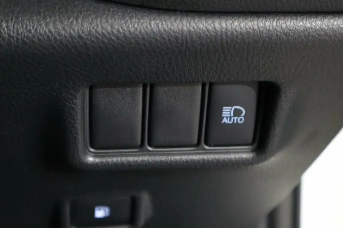 2021-toyota-c-hr-18-vvt-i-icon-big-21