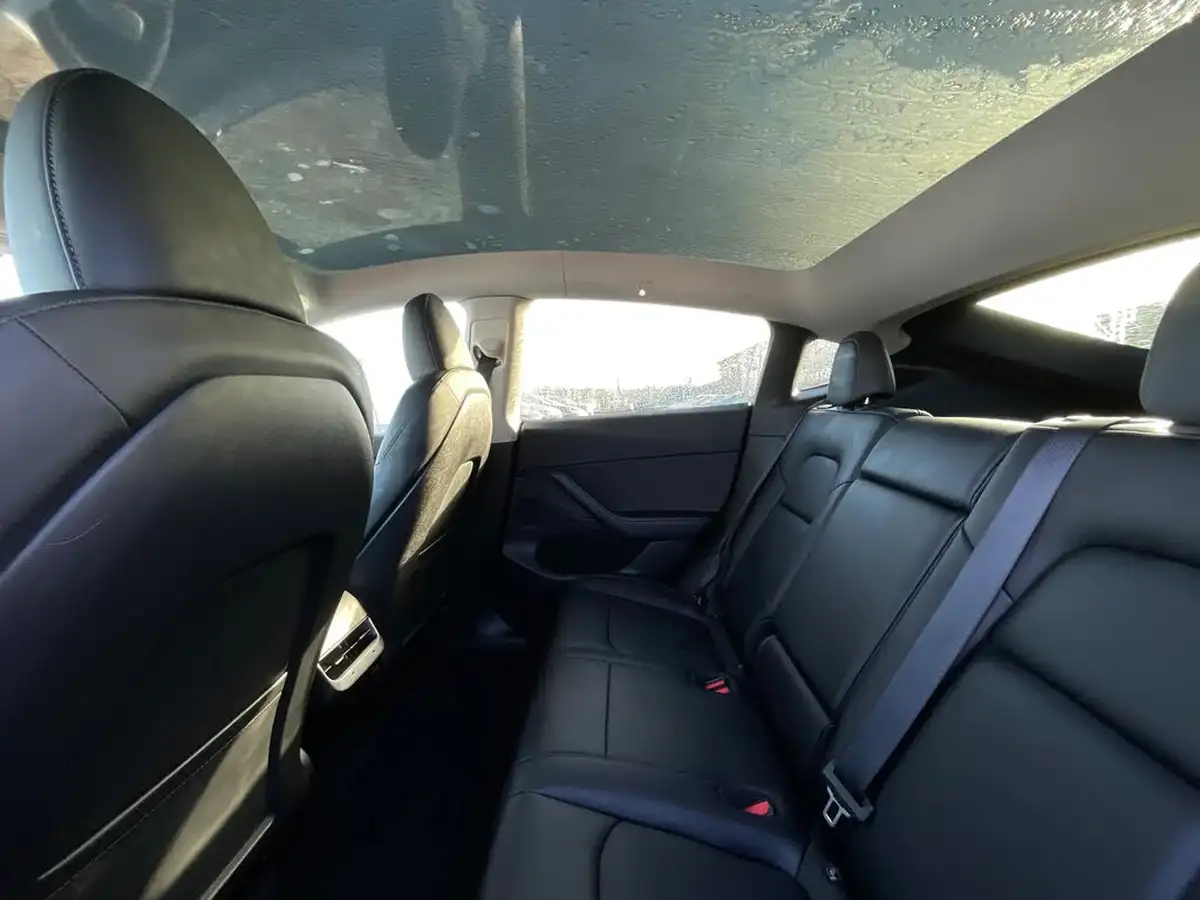 2022-tesla-model-y-e-long-range-big-14