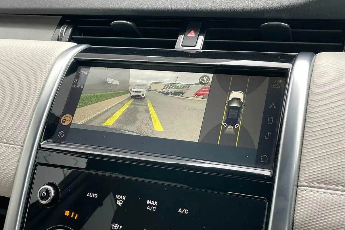 2022-land-rover-discovery-sport-15-p300e-r-dynamic-se-big-2