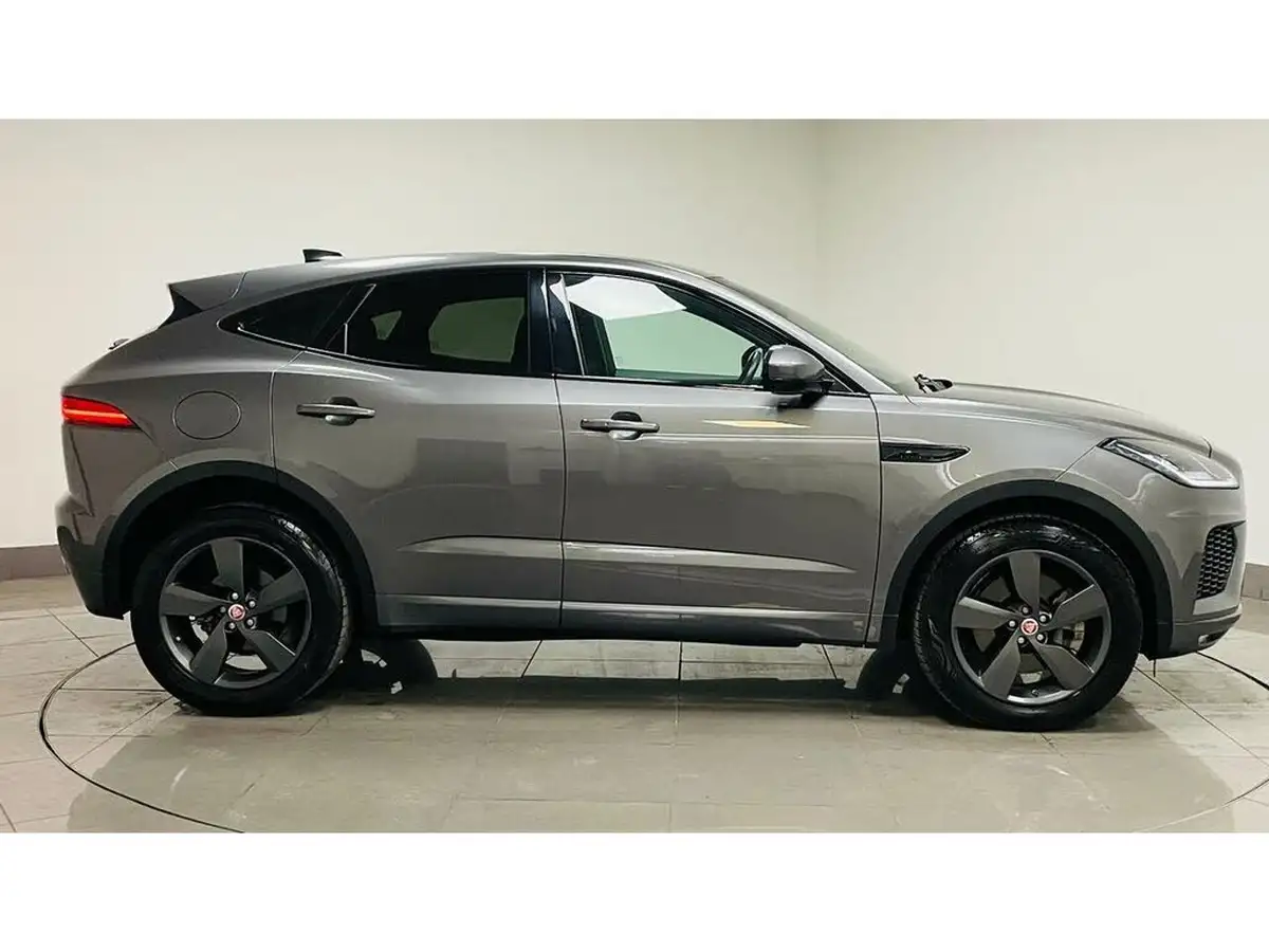 2020-jaguar-e-pace-20-i4-chequered-flag-200ps-big-8