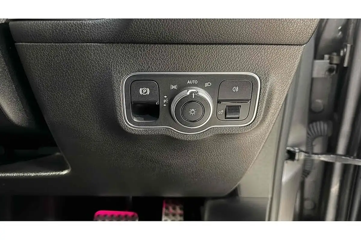 2021-mercedes-benz-glb-class-20d-glb200d-amg-line-premium-4matic-big-22