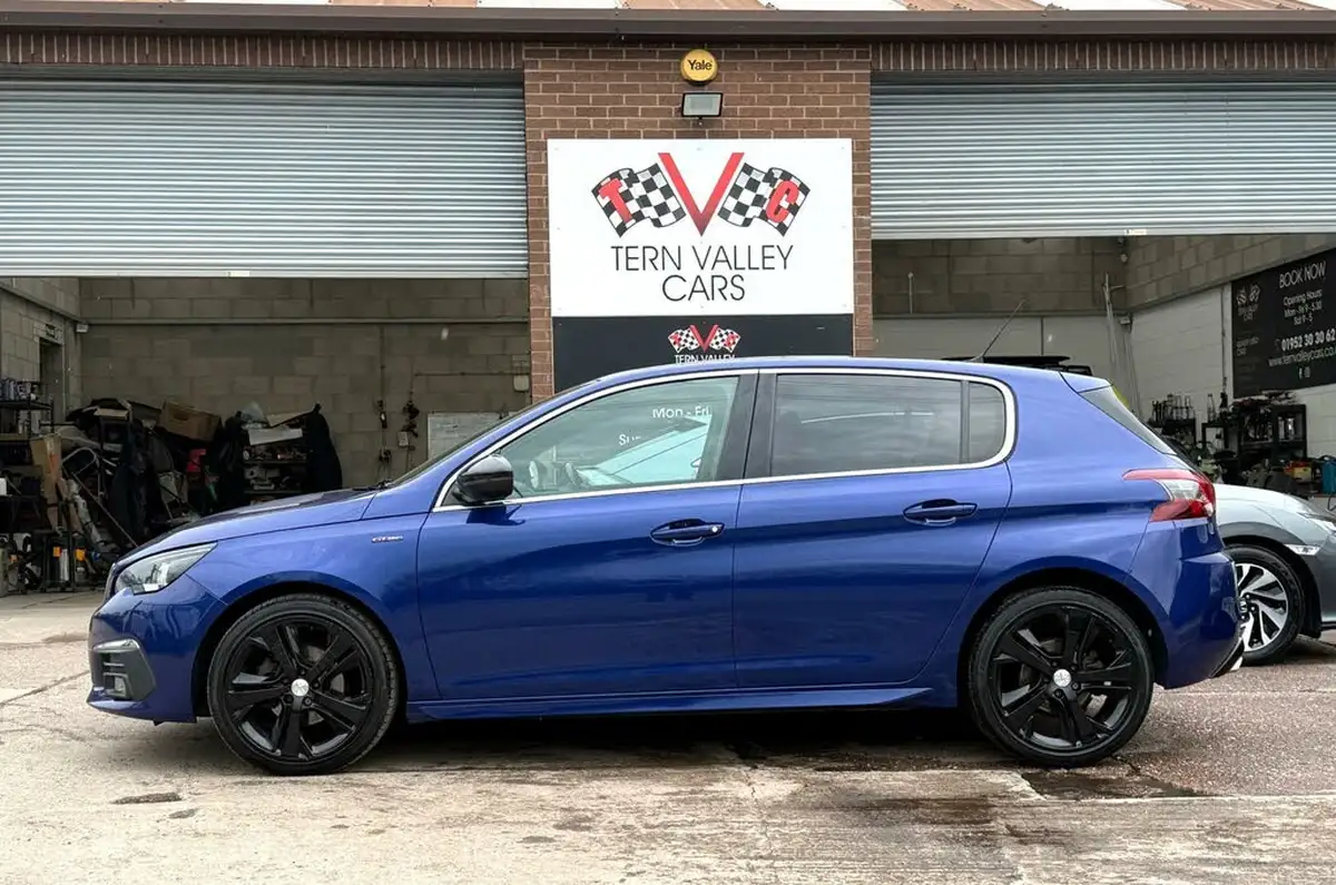 2018-peugeot-308-16-bluehdi-gt-line-big-30