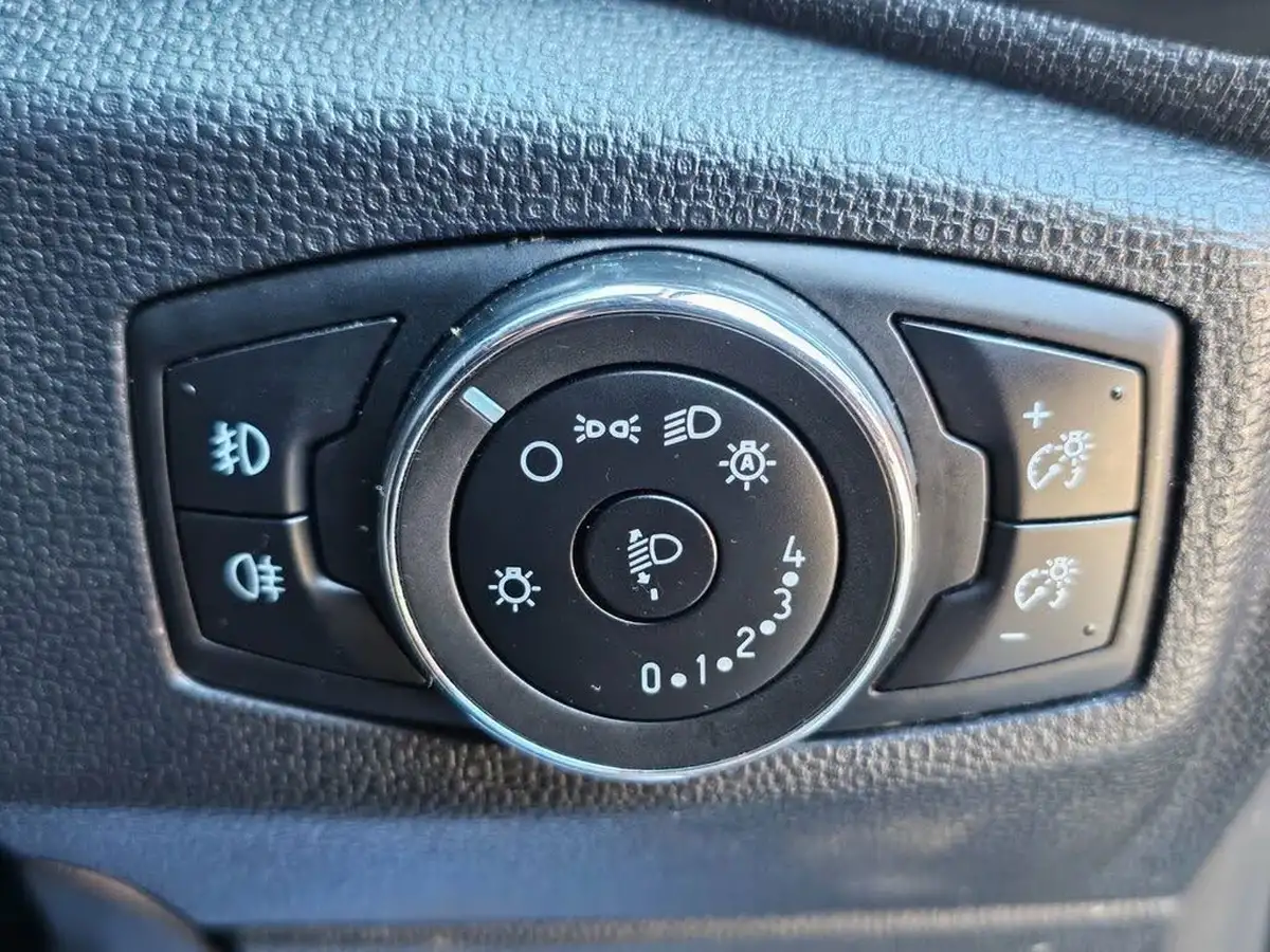 2018-ford-ecosport-10t-titanium-100ps-ss-big-18
