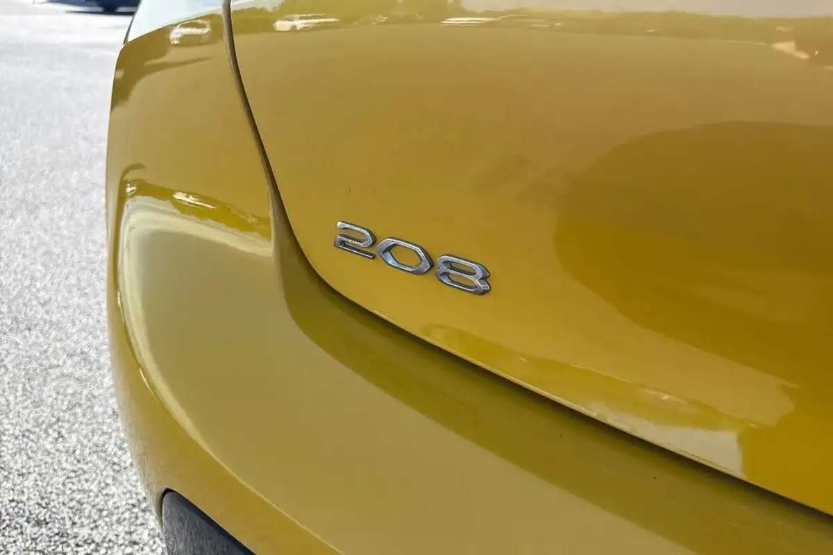 2021-peugeot-208-12-puretech-gt-100bhp-big-32