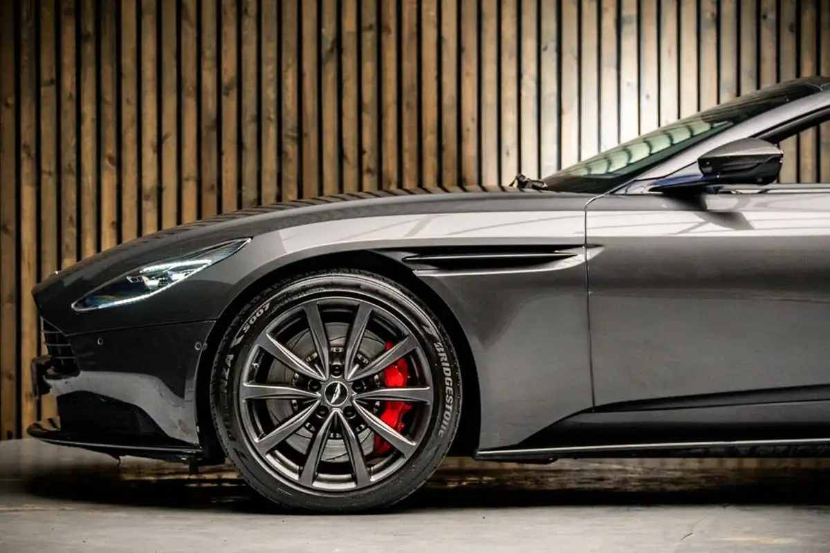 2020-aston-martin-db11-40-v8-503bhp-big-8