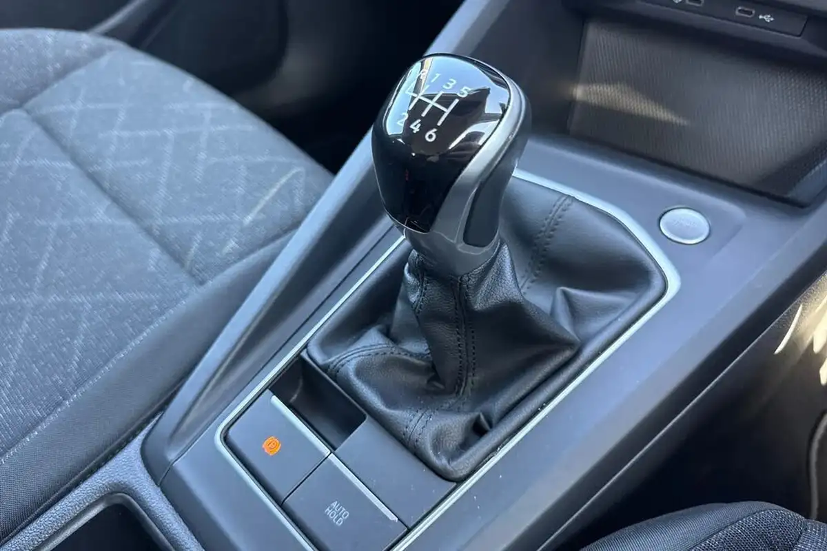 2021-volkswagen-golf-15-tsi-life-130ps-hatchback-big-19
