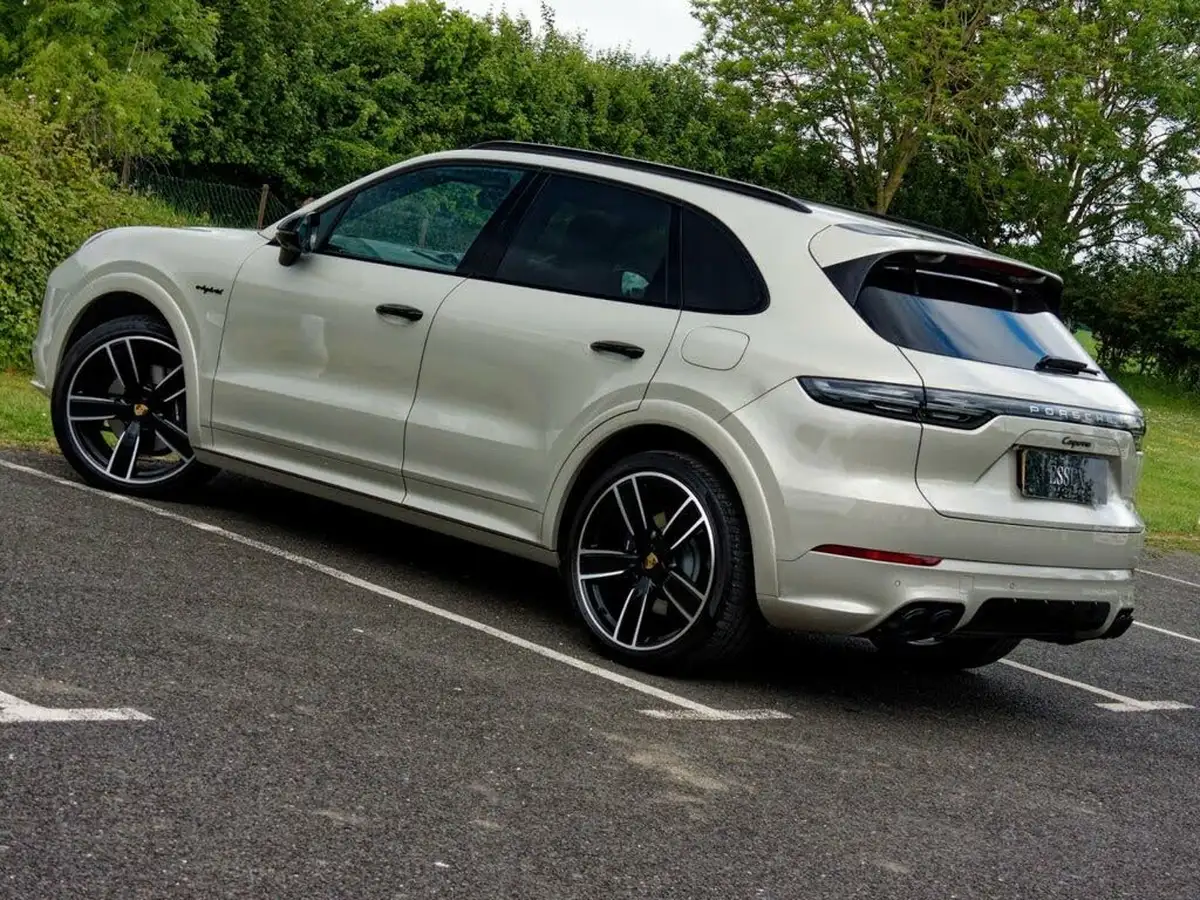 2023-porsche-cayenne-30-v6-e-hybrid-462ps-station-wagon-big-11