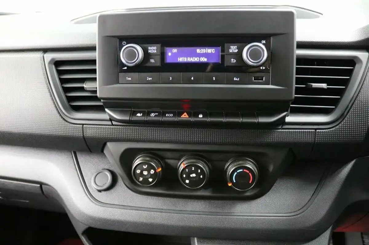 2022-renault-trafic-20dci-sl28-130-business-big-36