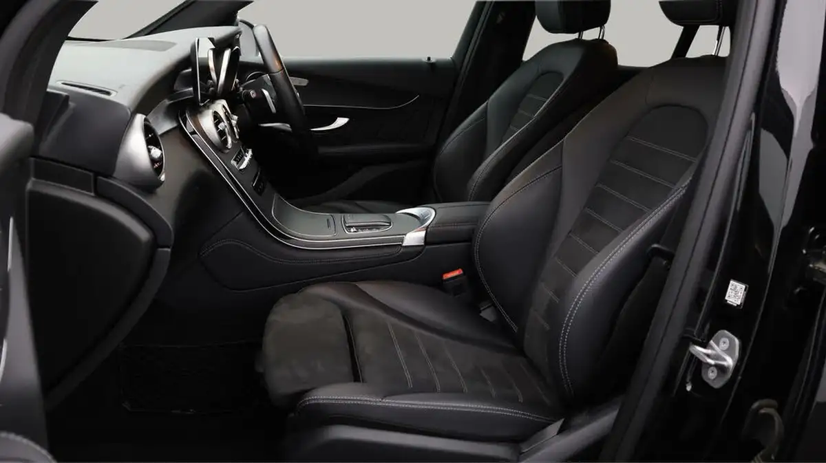 2020-mercedes-benz-glc-class-20d-glc220d-amg-line-station-wagon-5d-4matic-plus-big-13