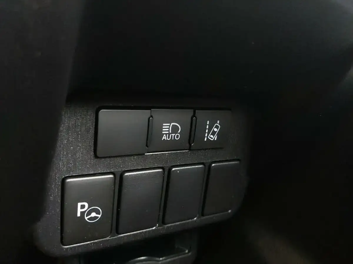 2020-toyota-prius-18-vvt-i-excel-big-17