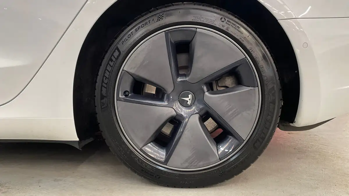 2021-tesla-model-3-e-long-range-4x4-big-17