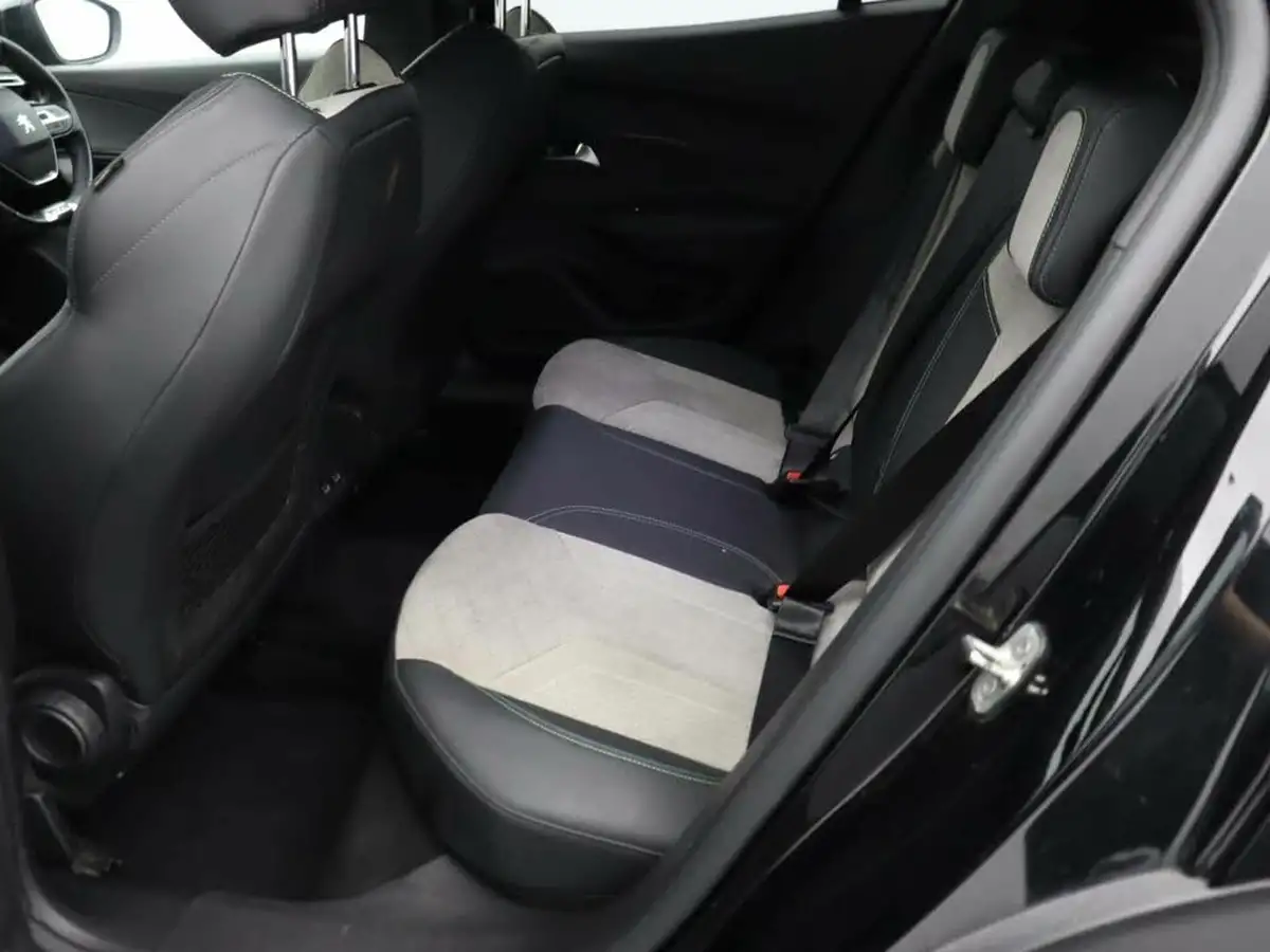 2021-peugeot-2008-suv-e-gt-premium-50kwh-big-14