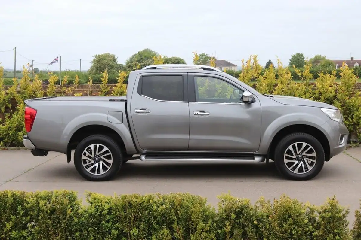 2019-nissan-navara-23dci-tekna-auto-big-14