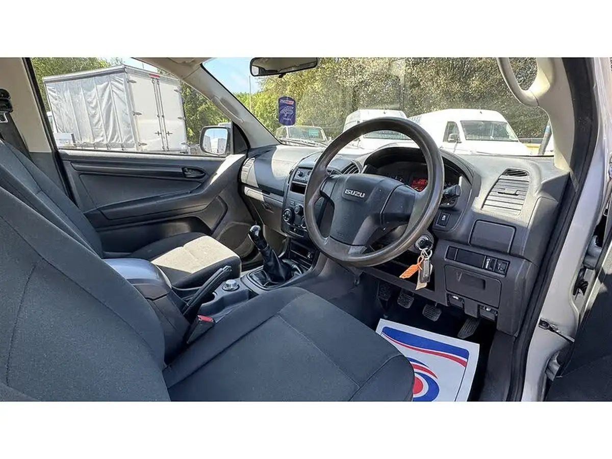 2017-isuzu-d-max-25td-4x4-double-pickup-big-11