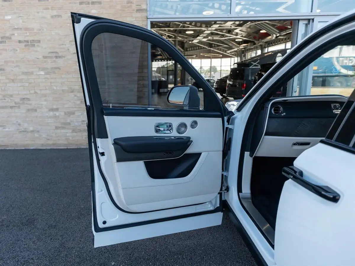 2023-rolls-royce-cullinan-675-big-17