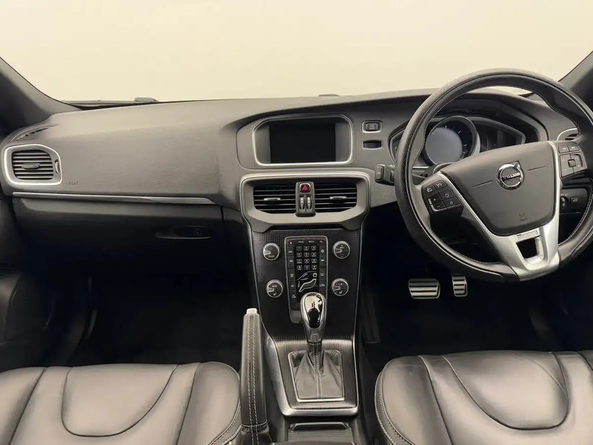 2019-volvo-v40-20td-d2-r-design-geartronic-big-10