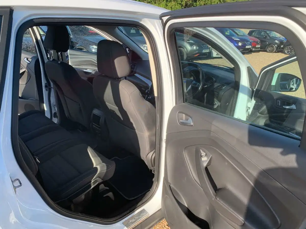 2015-ford-kuga-15t-zetec-150ps-big-35
