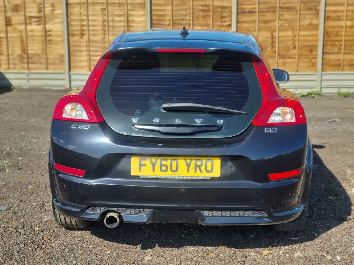 2010-volvo-c30-16td-r-design-big-6