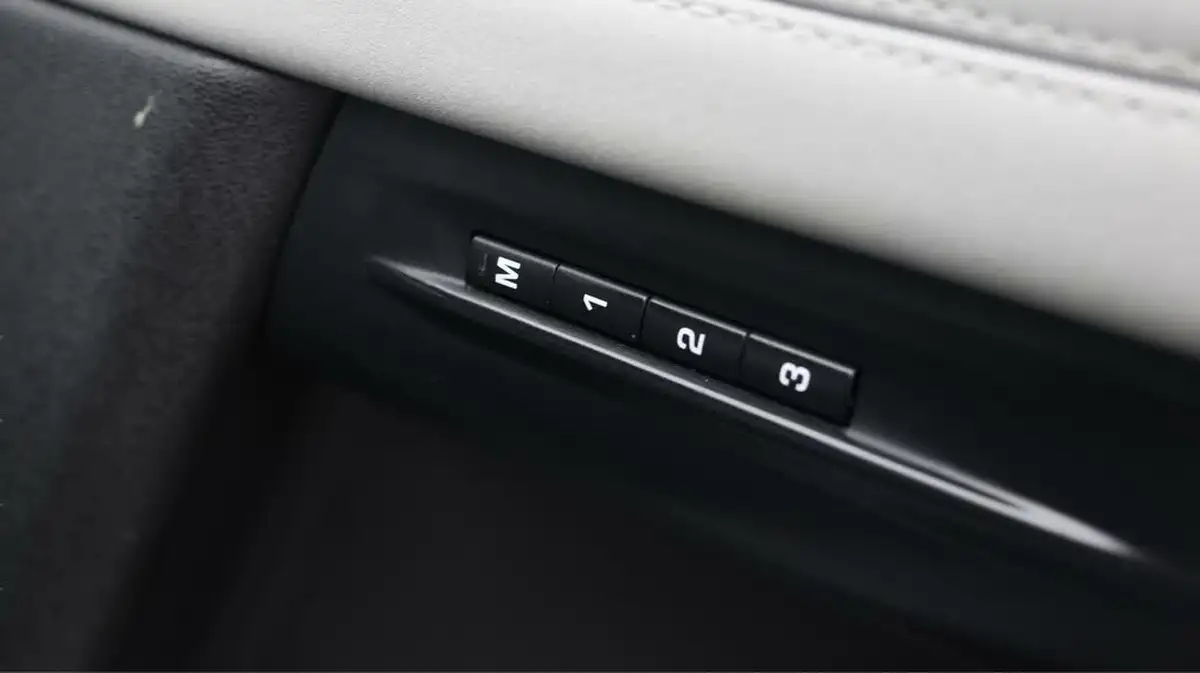 2021-land-rover-range-rover-evoque-20-d200-r-dynamic-se-big-21