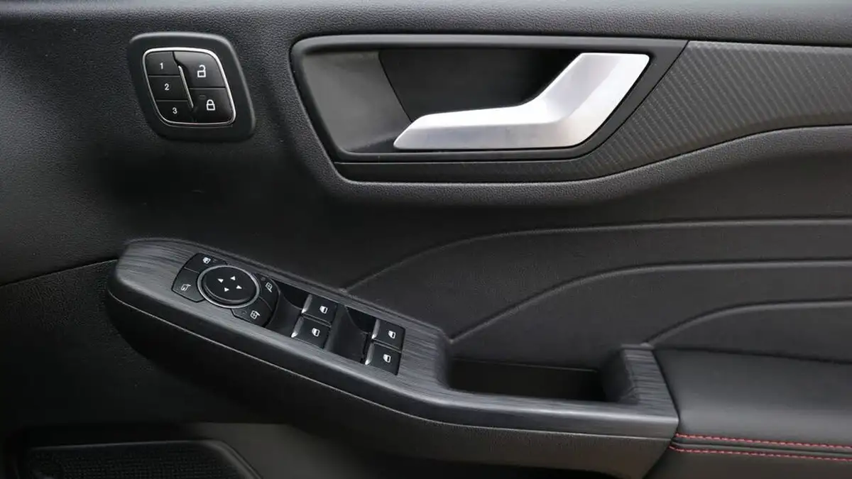 2024-ford-kuga-25t-st-line-x-183ps-awd-fhev-big-21