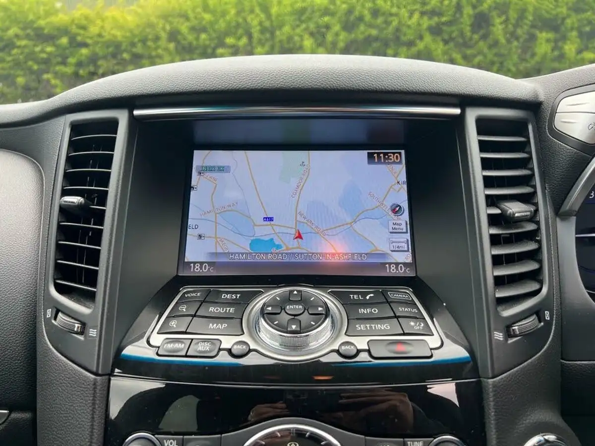 2016-infiniti-qx70-30td-ultimate-big-22