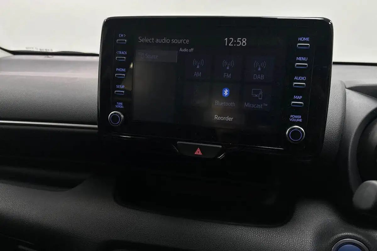 2022-mazda-mazda2-15-agile-big-19