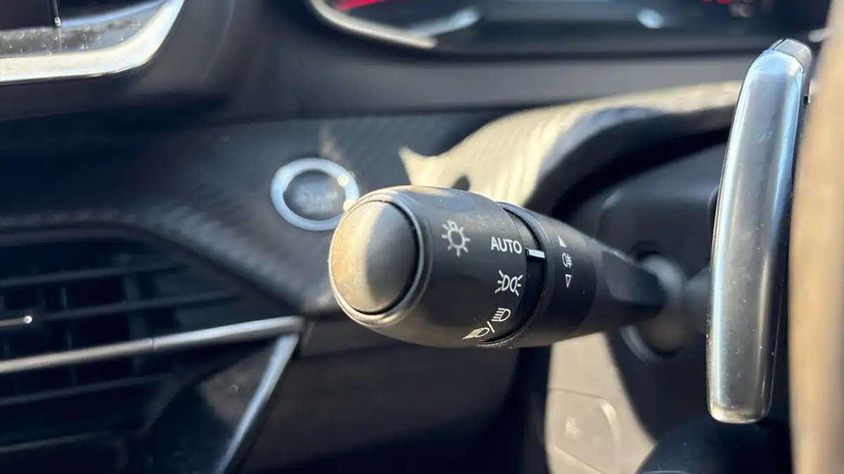 2023-peugeot-208-12-puretech-active-premium-100ps-eat8-big-26