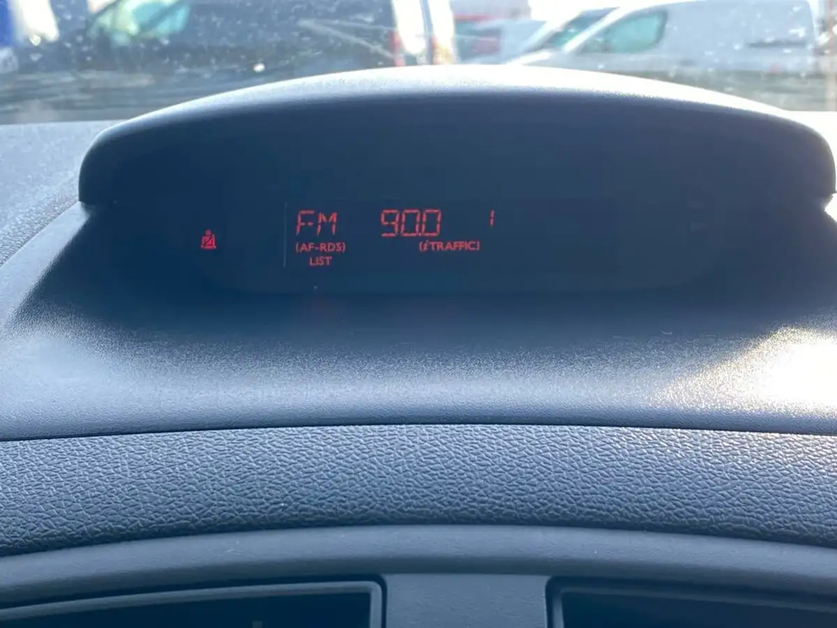 2008-renault-clio-12-extreme-16v-75bhp-3d-big-32
