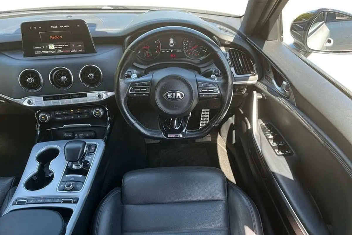 2019-kia-stinger-20-t-gdi-gt-line-244bhp-big-10
