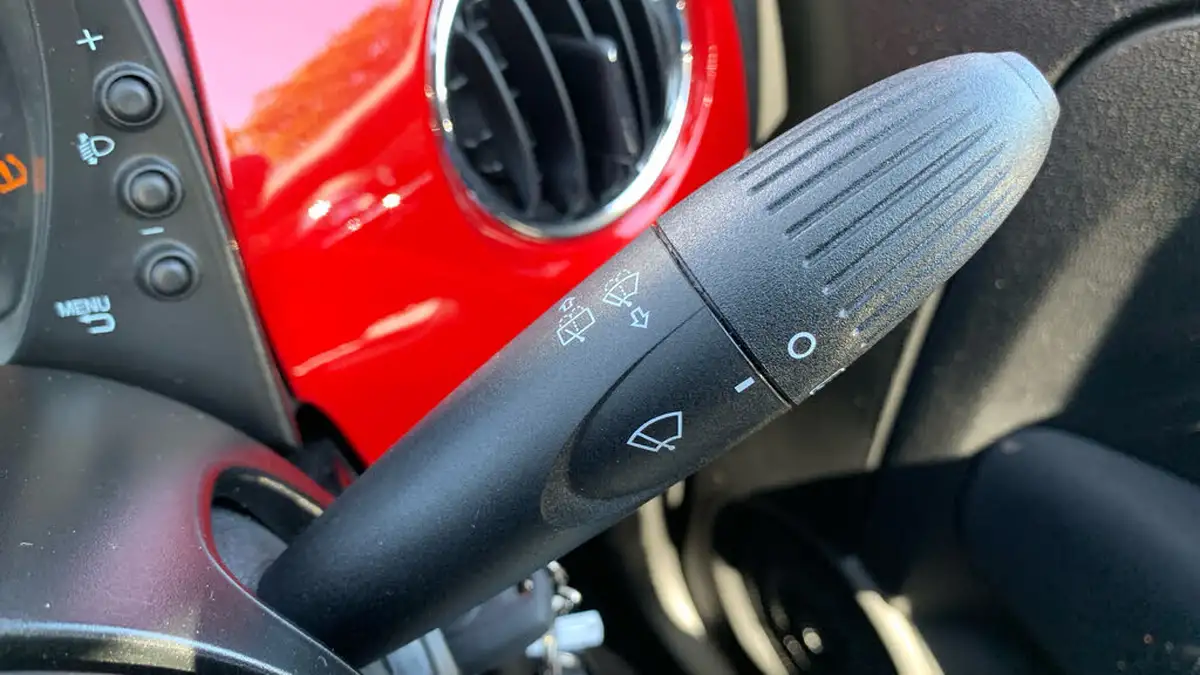 2025-fiat-500-10-big-26