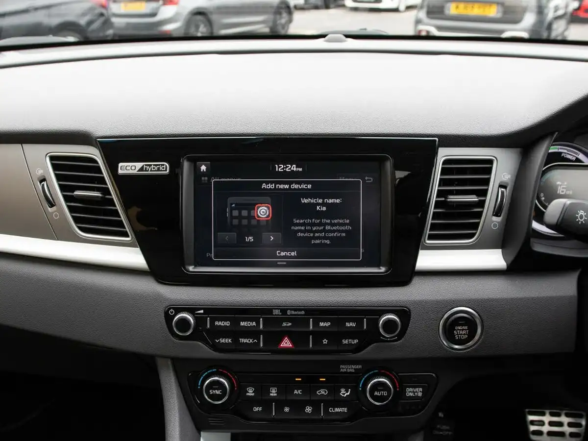 2017-kia-niro-16-gdi-first-edition-big-24
