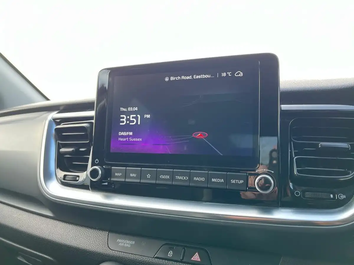 2022-kia-stonic-10-t-gdi-connect-big-18