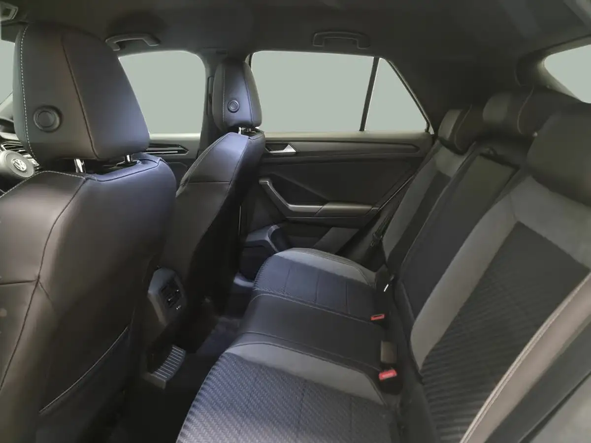 2020-volkswagen-t-roc-20-tsi-r-big-33