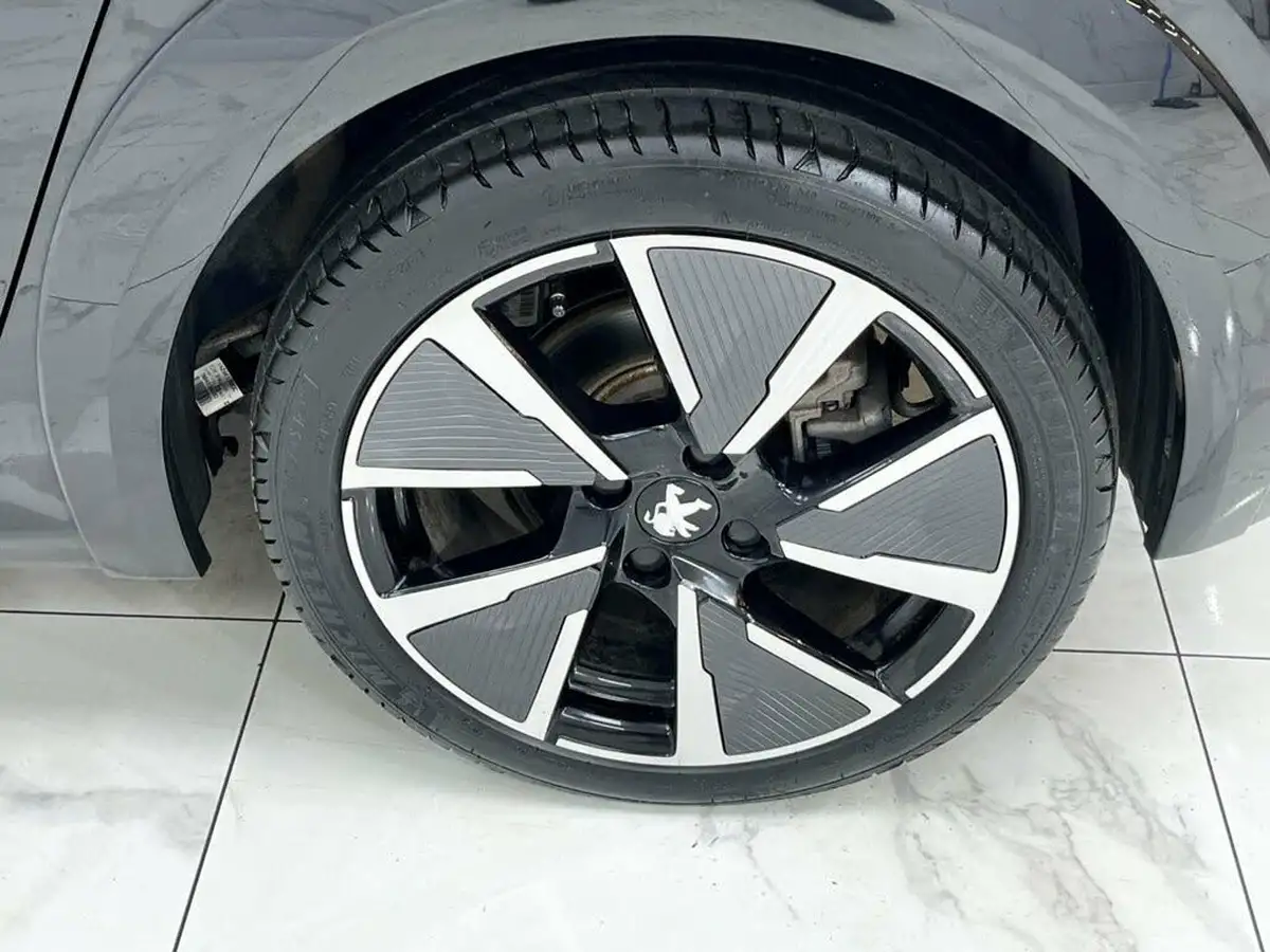 2023-peugeot-208-e-gt-136ps-50kwh-big-15