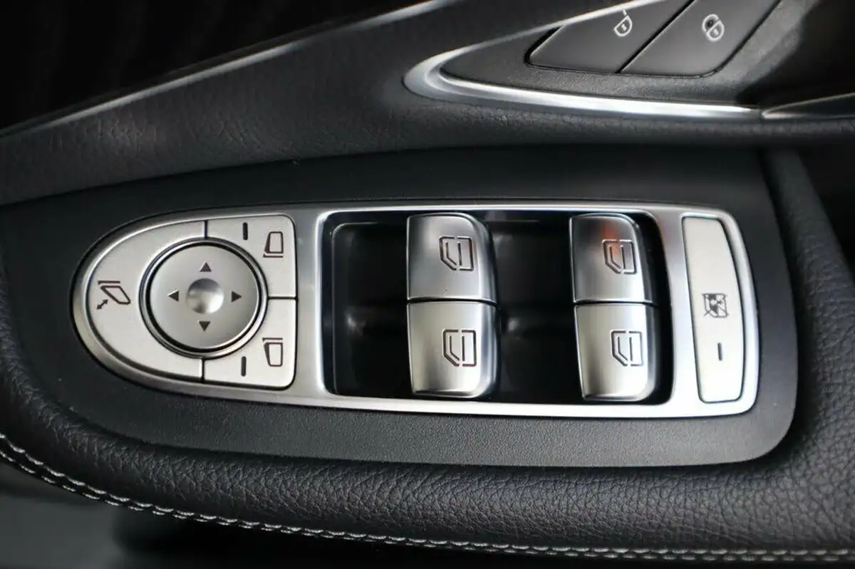 2019-mercedes-benz-c-class-15-c200-amg-line-ss-saloon-4d-big-24